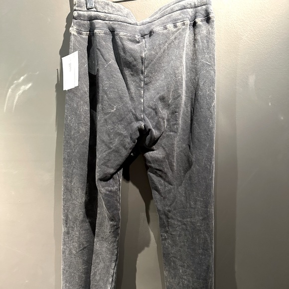 NWT Beyond Yoga joggers, size S - Picture 3 of 4